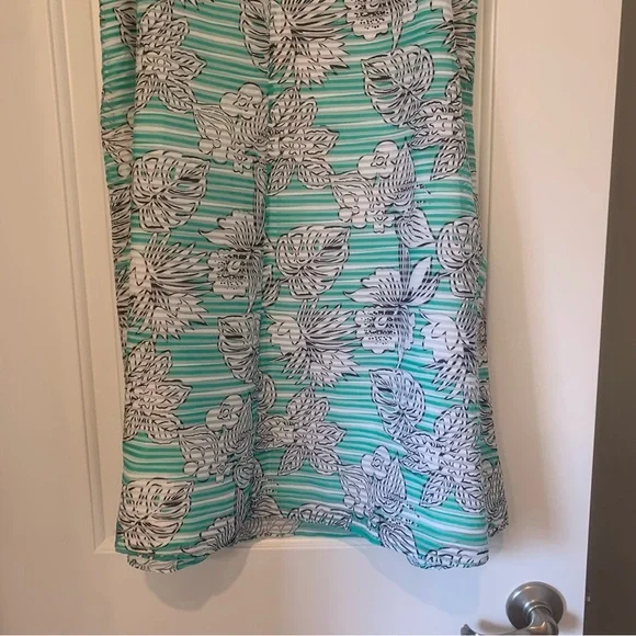 Crown & Ivy Floral Green, White, & Navy Dress - Picture 7 of 9